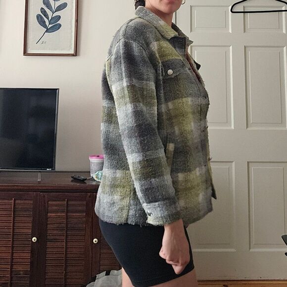 Joie Large windowpane fuzzy "shacket" green plaid w side pockets - Picture 3 of 6